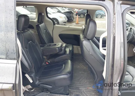 2017 Chrysler Pacifica Touring-L z USA, uszkodzony, nr VIN 2C4RC1BG0HR753012